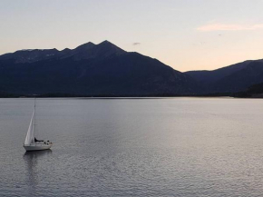 Lake Front condo 1bd - Fully remodeled!